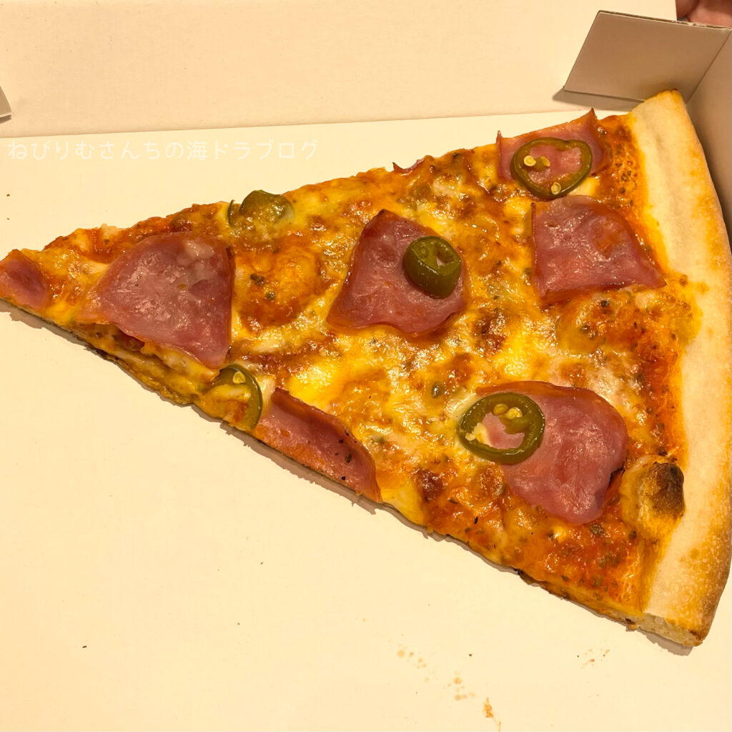 ハム＆ハラペーニョのピザ